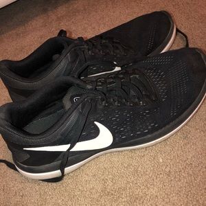 Nike Flex Run Tennis Shoes